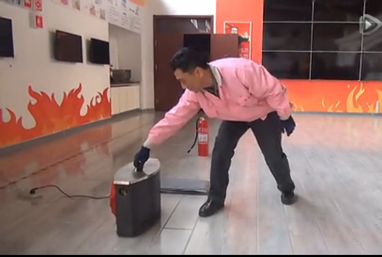油锅火灾灭火演示场景