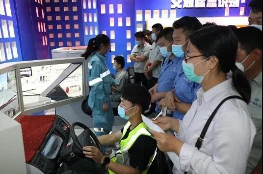 模拟驾驶体验
